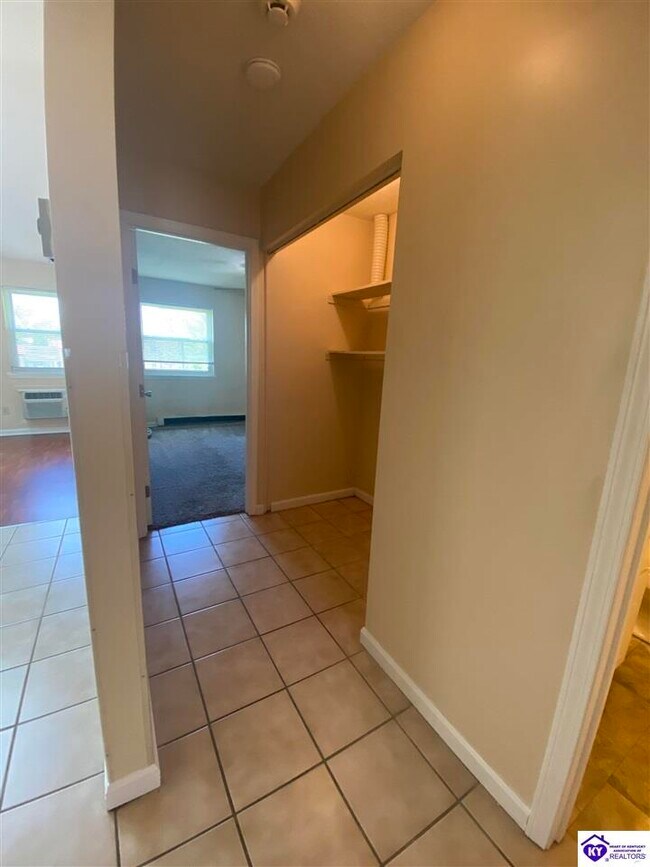 Foto del edificio - 501 Independence Ct
