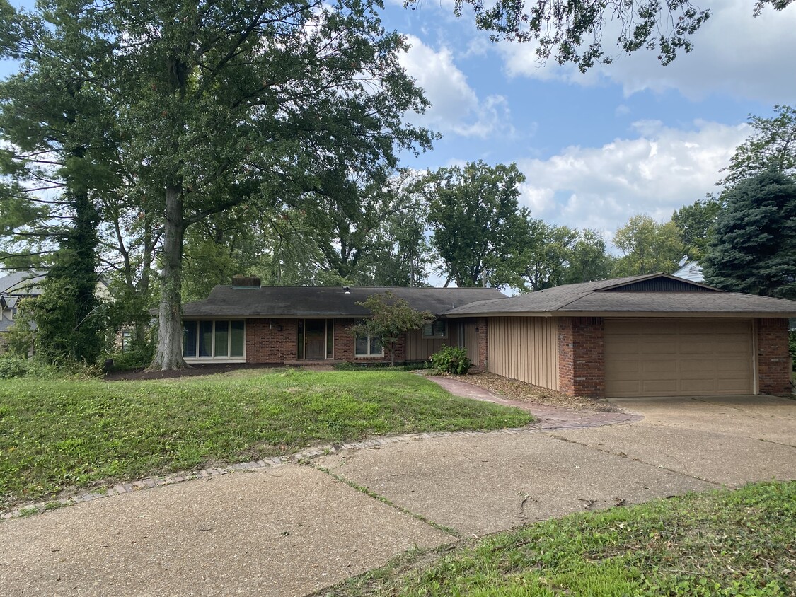 Primary Photo - 565 N Graeser Rd