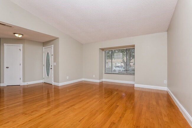 Foto del edificio - 3737 Valencia Grove Ln