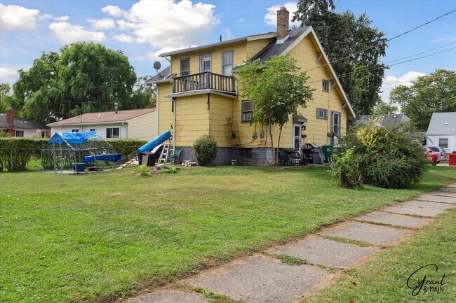Building Photo - 24370 Fern Ave
