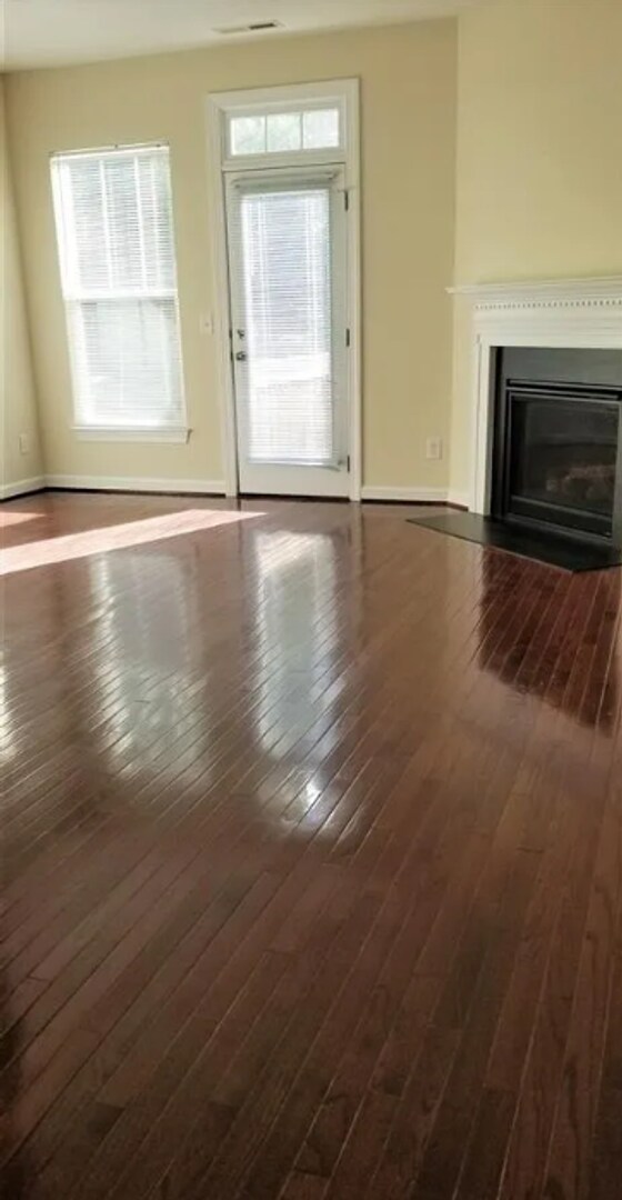 Foto del edificio - Modern 3-Bedroom Townhome in Townes at Umstead – Available Now