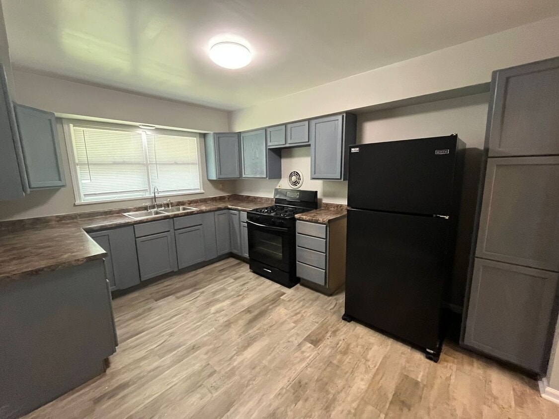 Primary Photo - WOW! This is a Home! 3-bedroom, 1-bath hom...