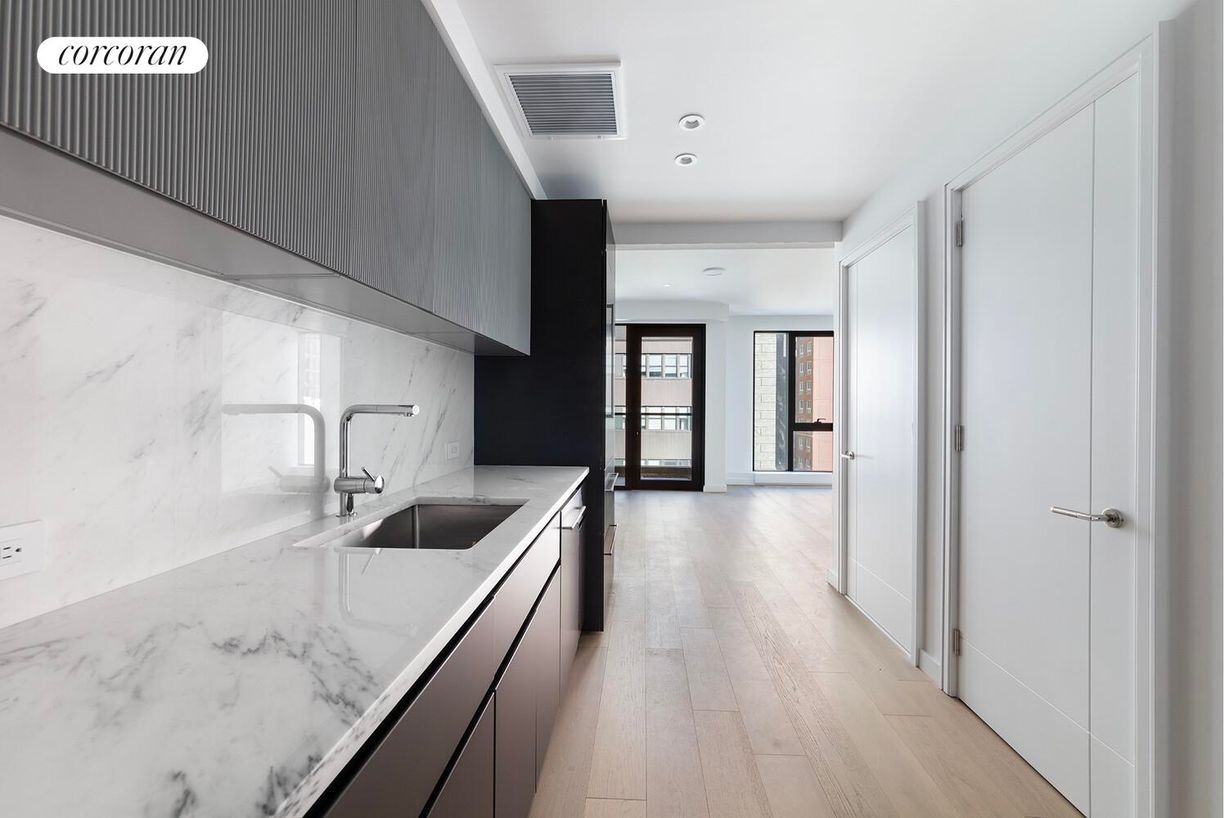 Foto principal - 300 W 30th St