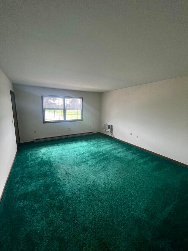 Living Room - 411 Davis St