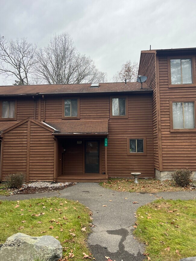 Building Photo - 256 Bristol Way
