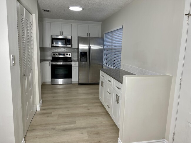 Building Photo - 16264 Peach Way