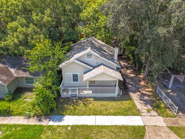 Photo - 666 Fern St House