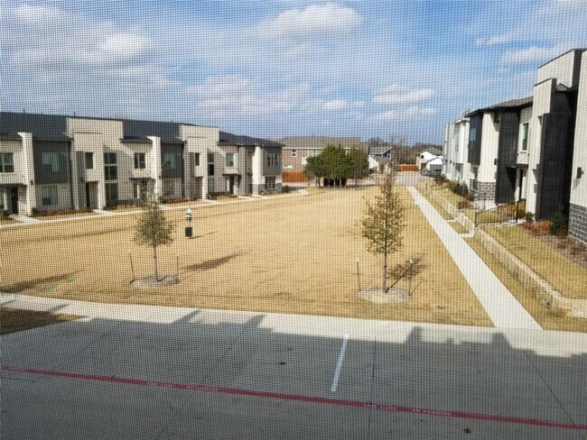 Building Photo - 1719 Dalhart Rd