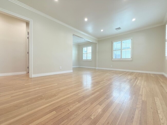 Building Photo - 16918 Schoolcraft St