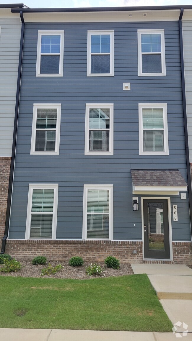 3 Bed, 2.5 plus flecx Room, 2 car garage - 506 Village Branch Ln