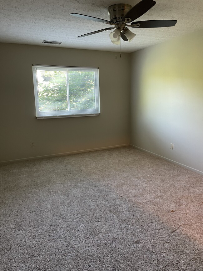 Main Bedroom - 7230 Creekview Dr