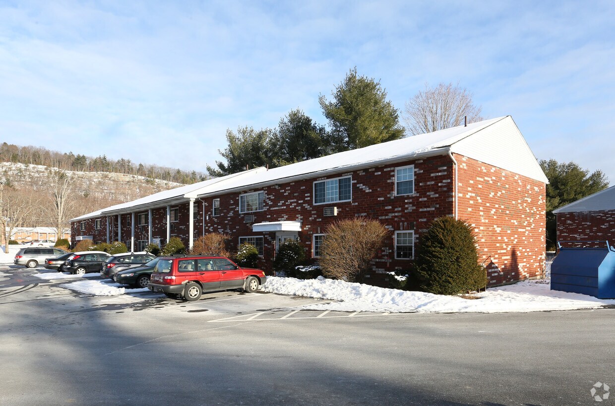 Lantern Court Apartments Apartments in Sunderland, MA