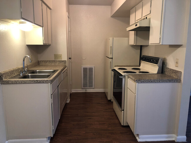 Cocina - San Augustine Apartments & Townhomes