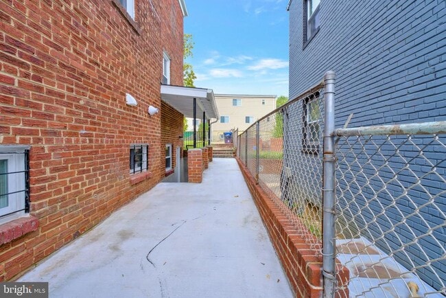 Foto del edificio - 5230 Blaine St NE