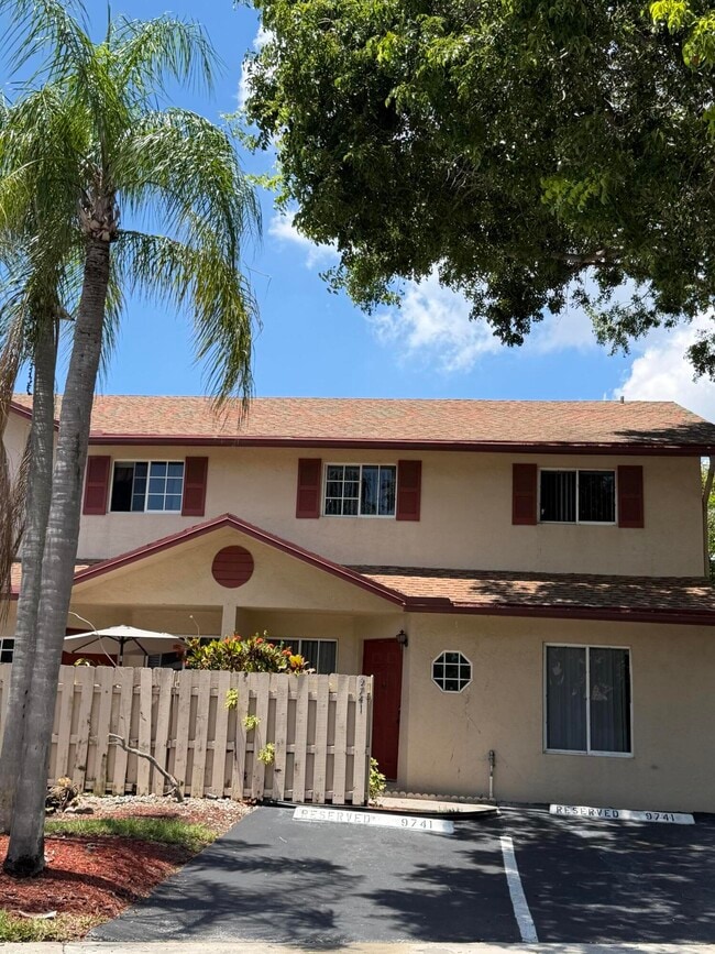 Foto del edificio - 9741 NW 37th St