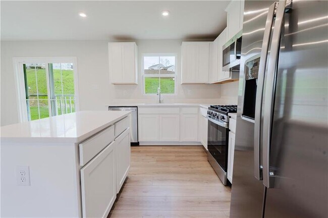Building Photo - 157 White Oak Dr