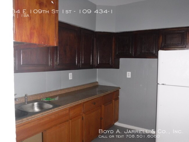 Building Photo - Pullman: Studio, $525.00, owner pays heat