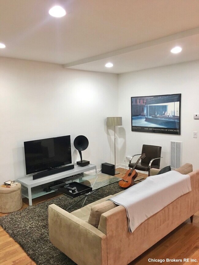 Foto del edificio - 2360 W Dickens Ave