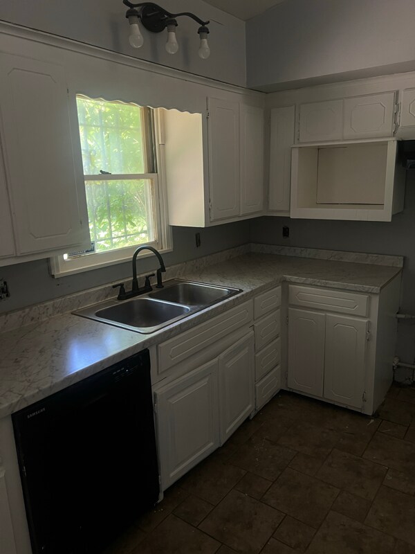 Foto del edificio - 711 E 52nd Pl N