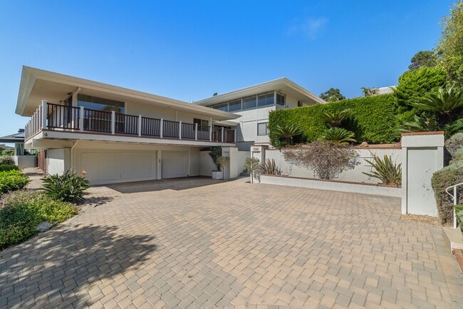 Foto del edificio - 7206 Crest Rd
