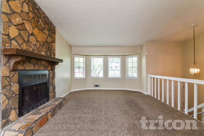 Foto del edificio - 4255 Mountain Glen Trace