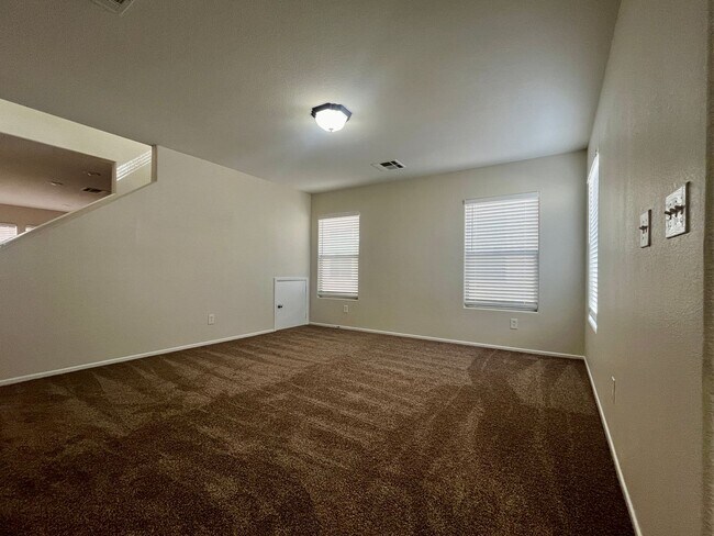 Foto del edificio - 4 bedroom house in Huntington Village