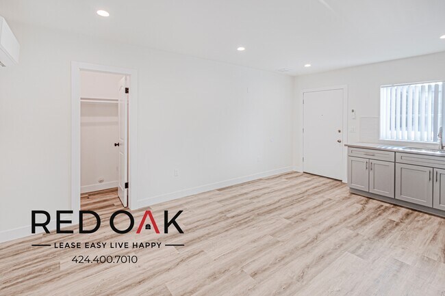 Building Photo - ~LOW DEPOSIT~ Beautiful Modern Studio Fill...
