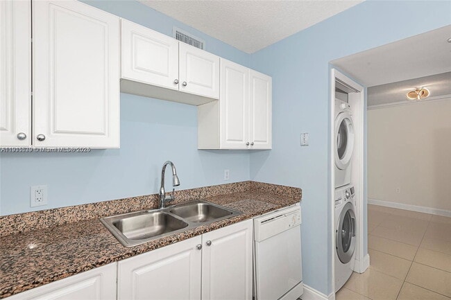 Foto del edificio - 7800 Collins Ave