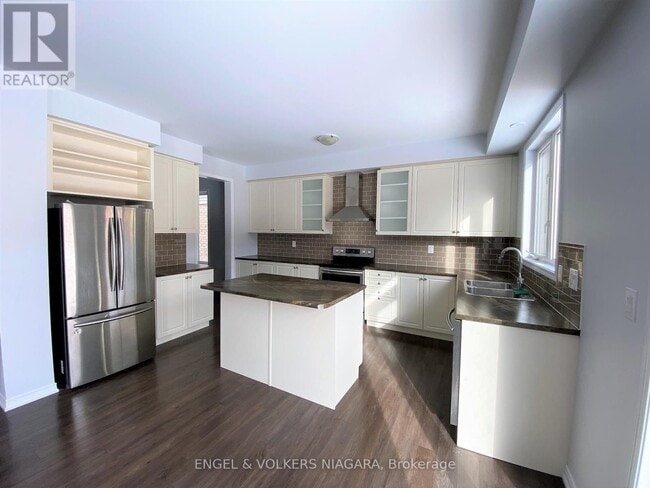 Building Photo - 8576 Sweet Chestnut Dr