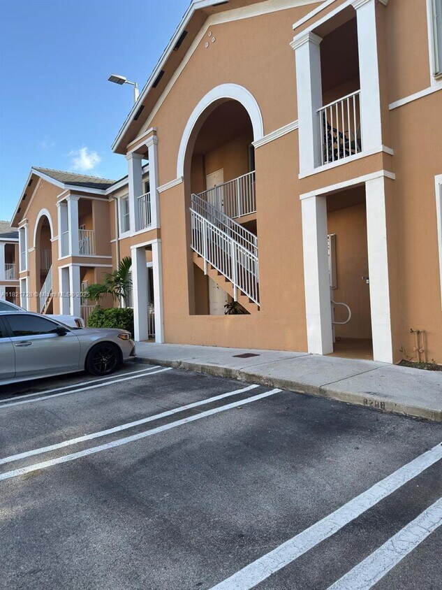 Foto del edificio - 17720 NW 73rd Ave