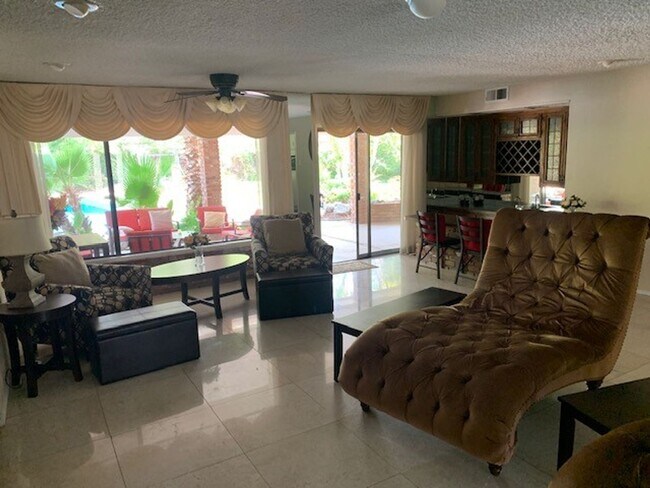 Building Photo - Beautiful 4 Bedrooms Home Pool & Gardening...