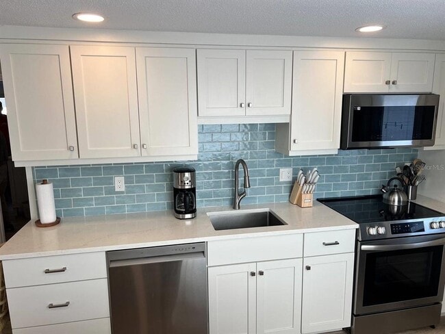 Building Photo - 6020 Midnight Pass Rd