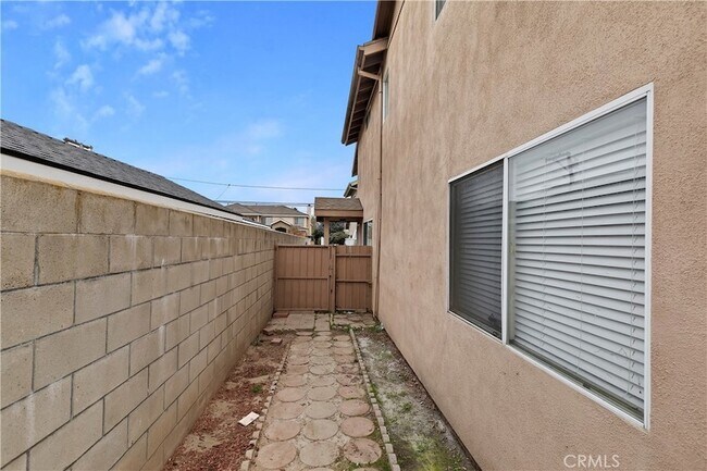 Foto del edificio - 20721 Roseton Ave