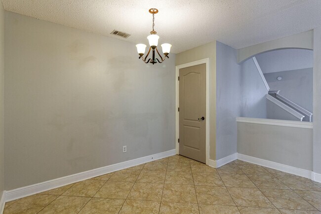 Foto del edificio - 1685 Glenwood Ct