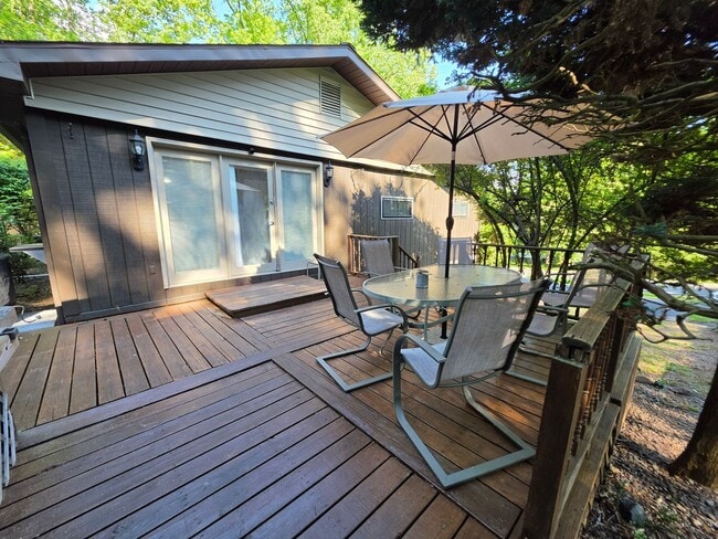 Building Photo - Welcome to life in sought-after Chesapeake Isles!