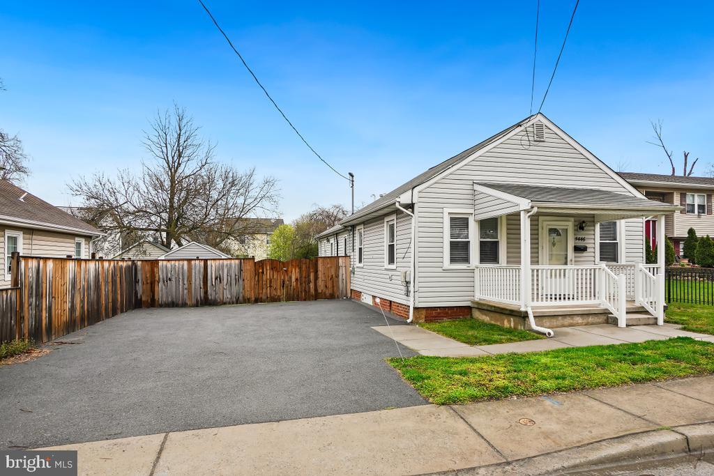 Primary Photo - 5446 Addison Rd
