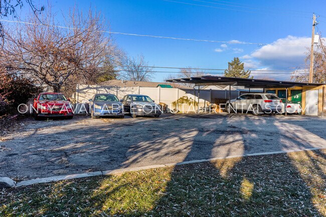 Foto del edificio - 230 W Foxbridge Dr