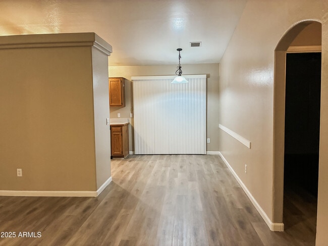 Building Photo - 9105 W Raven Dr