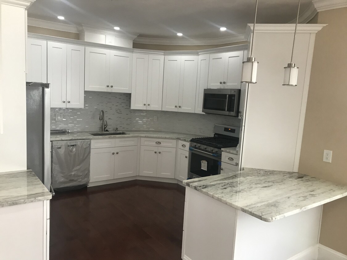 Foto principal - 108 Nahant St