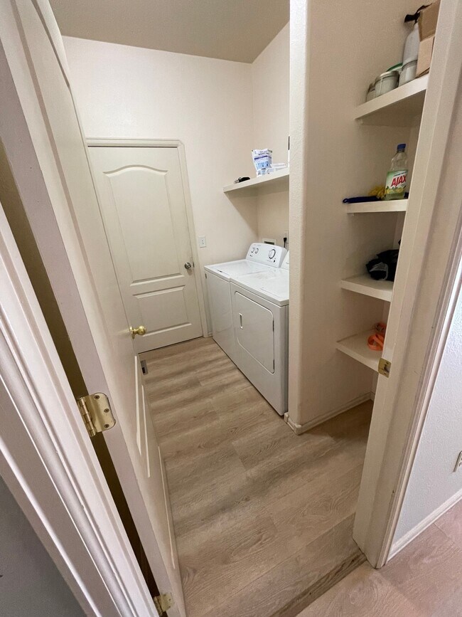 Foto del edificio - 1825 Estates Dr