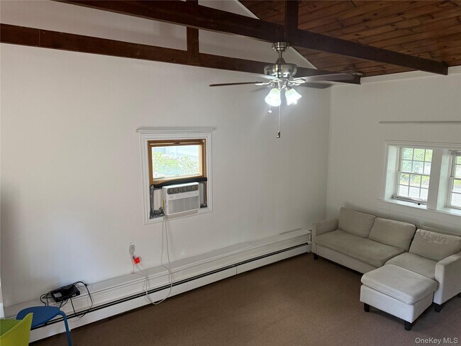 Foto del edificio - 10 Oakwood Ave