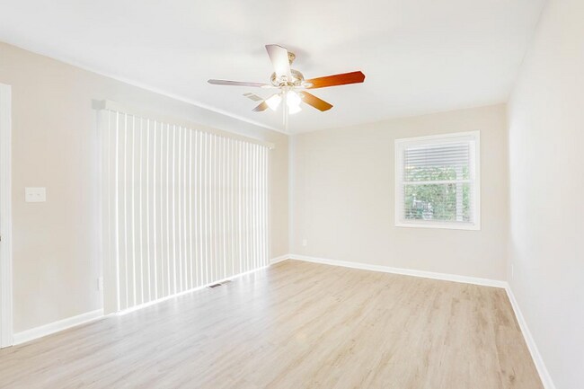 Foto del edificio - 2755 Collier Dr NW