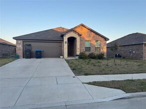 Building Photo - 5824 Utopia Dr