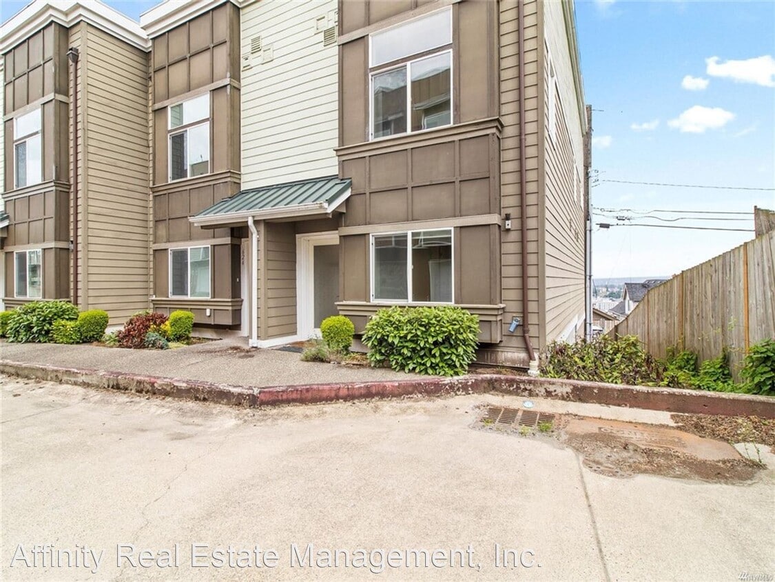 Primary Photo - 3 br, 2.5 bath House - 626 S 23rd St