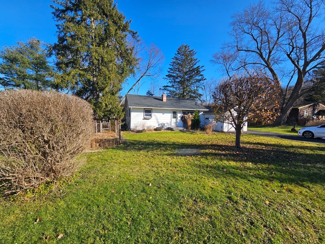 Primary Photo - 4 Merriewold Ln N