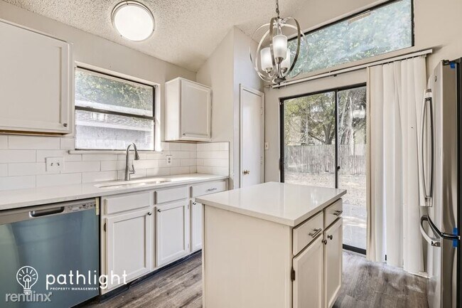 Foto del edificio - 3 br, 2 bath House - 304 Mahogany Drive UNIT