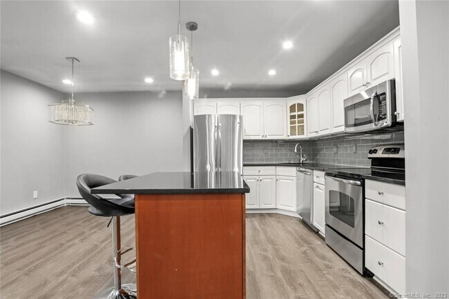 Building Photo - 255 Strawberry Hill Ave
