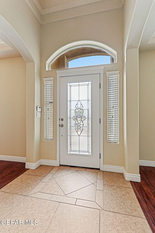 Building Photo - 6285 Wildwood Ct