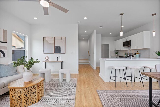 Foto del edificio - 7310 Carver Ave