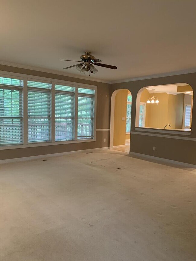 Building Photo - 111 Drakewood Pl